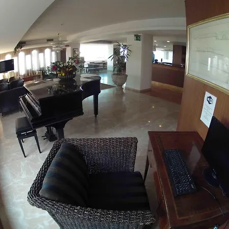 City Hotel 4*