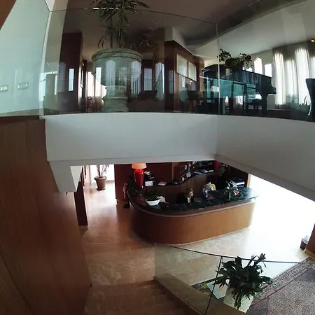 City Hotel 4*