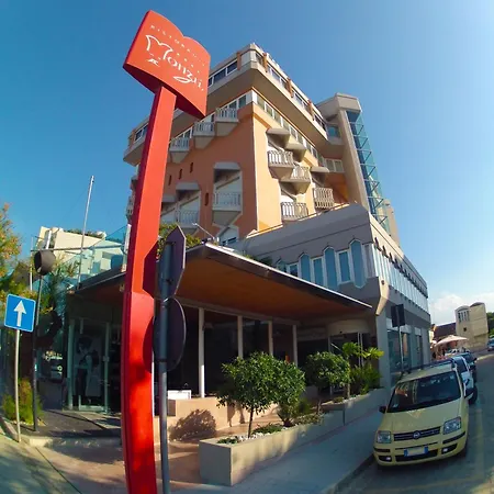 City Hotel セニガッリア
