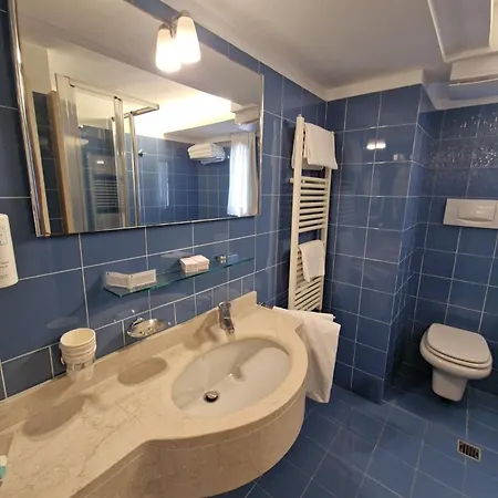 City Hotel 4*