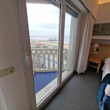 City Hotel Отель 4*