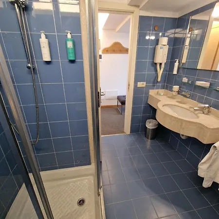 ホテル City Hotel 4*