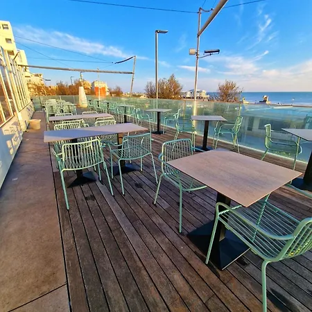 City Hotel Отель 4*