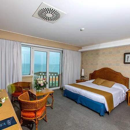 City Hotel ホテル 4*