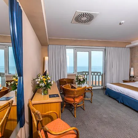 City Hotel ホテル 4*