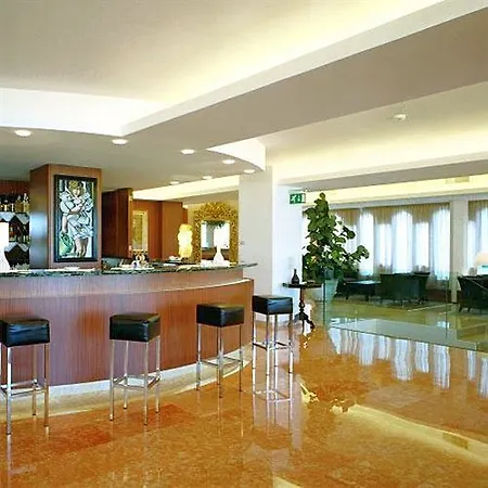 City Hotel Hotel