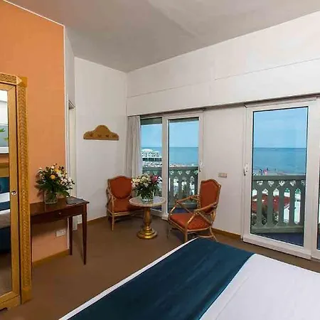 City Hotel 4*