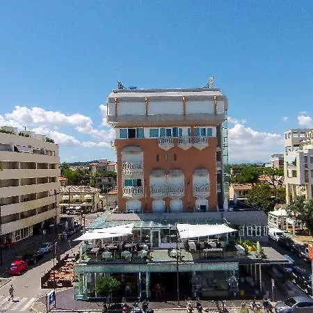 City Hotel