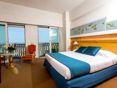 City Hotel ホテル 4*