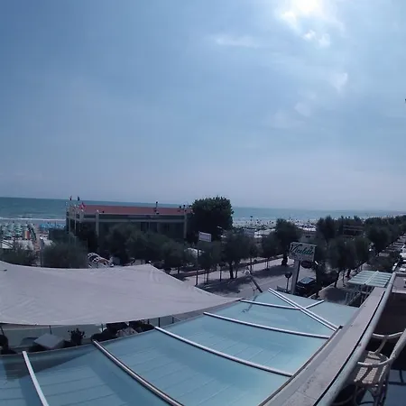 City Hotel ホテル 4*