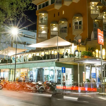 ホテル City Hotel 4*