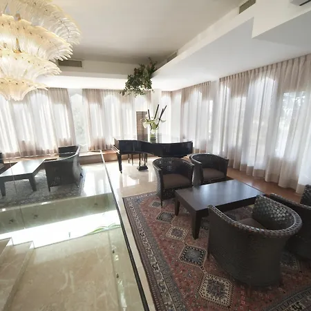 City Hotel 4* セニガッリア
